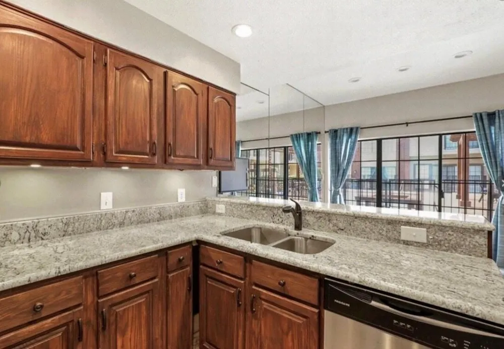 5100 verde valley lane #111 Dallas, TX 75254