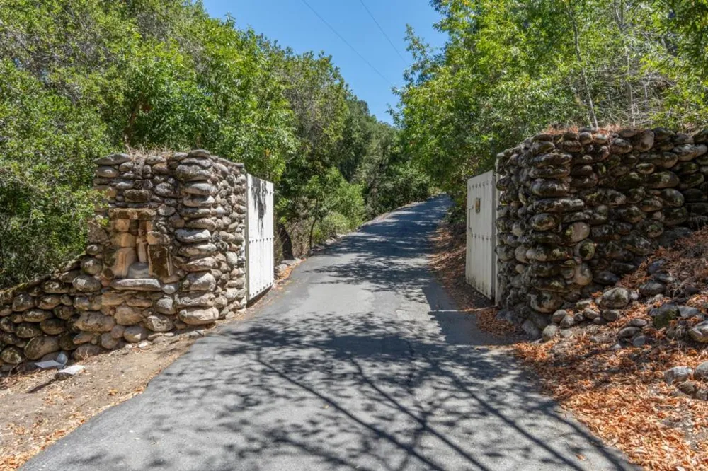 13 Rancho El Robledo Carmel Valley, CA 93924