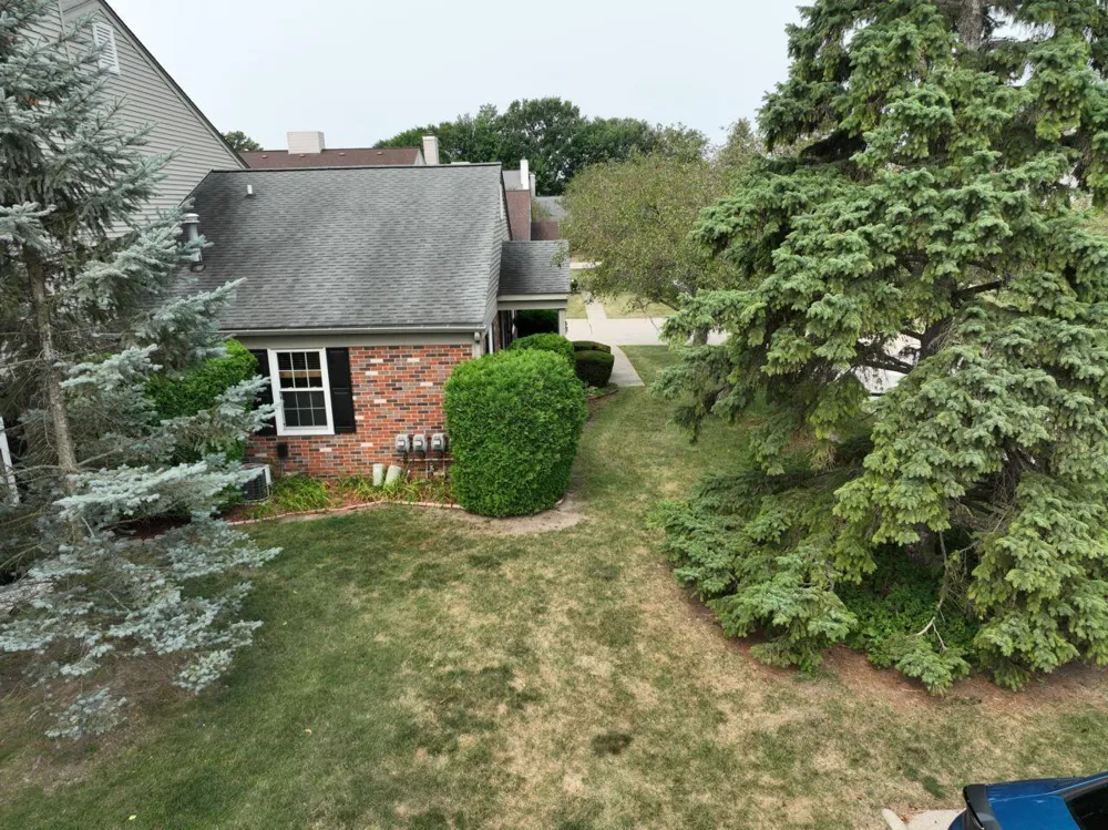15810 Cambridge Drive Clinton, MI 48038