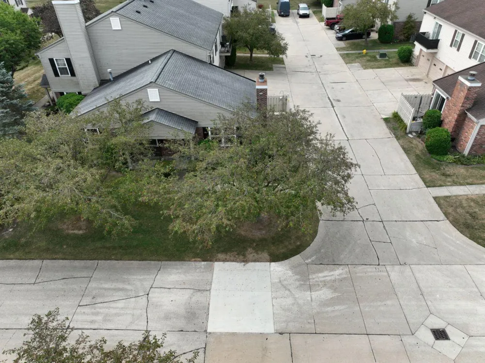 15810 Cambridge Drive Clinton, MI 48038