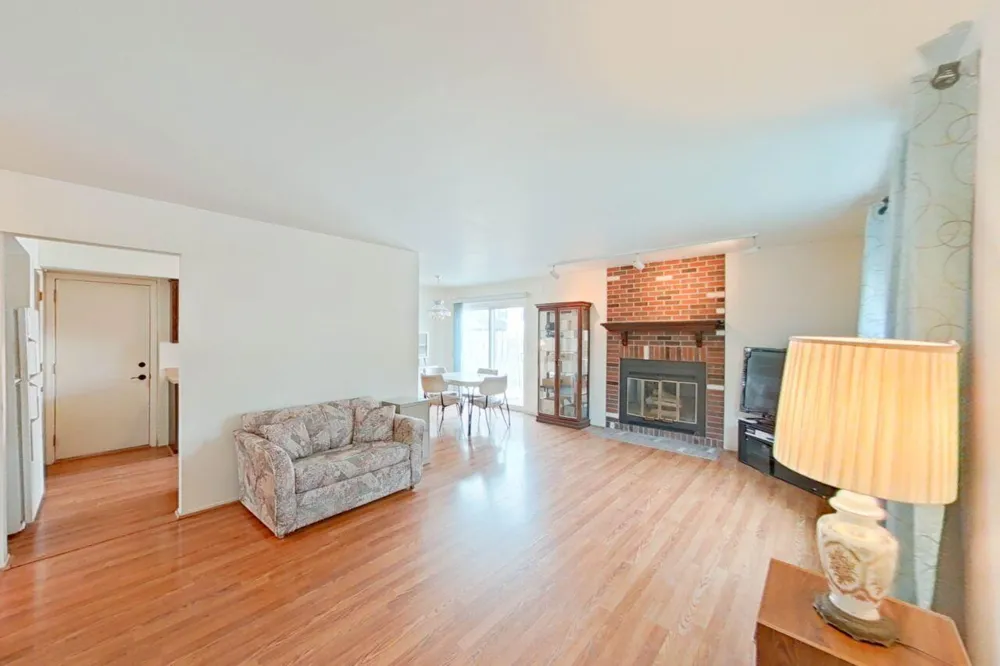 15810 Cambridge Drive Clinton, MI 48038