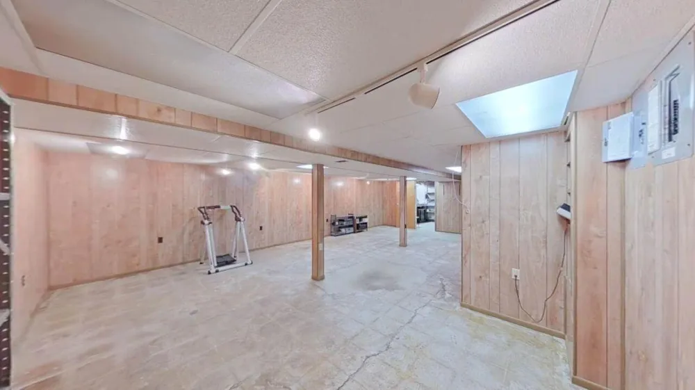 15810 Cambridge Drive Clinton, MI 48038