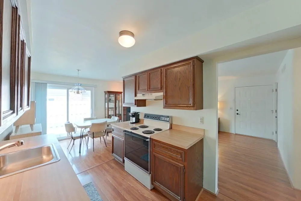 15810 Cambridge Drive Clinton, MI 48038