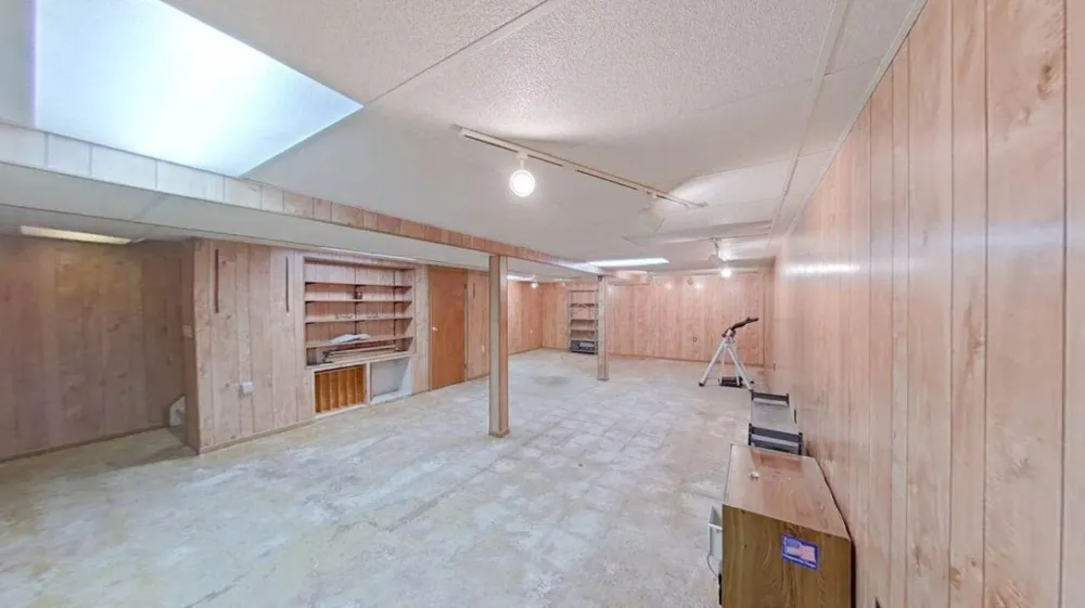 15810 Cambridge Drive Clinton, MI 48038