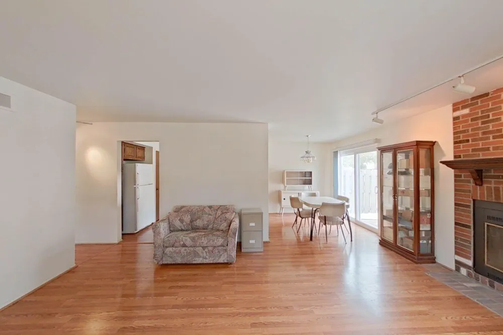 15810 Cambridge Drive Clinton, MI 48038
