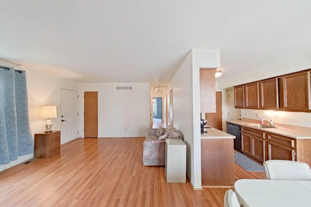 15810 Cambridge Drive Clinton, MI 48038
