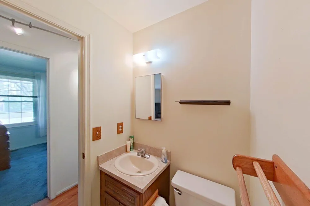 15810 Cambridge Drive Clinton, MI 48038