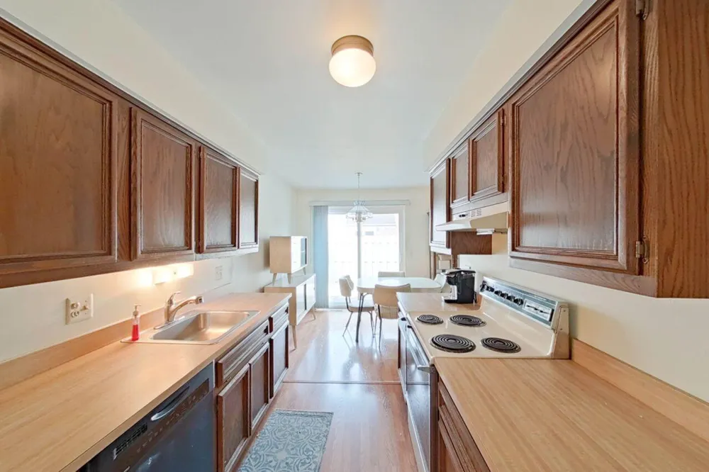 15810 Cambridge Drive Clinton, MI 48038