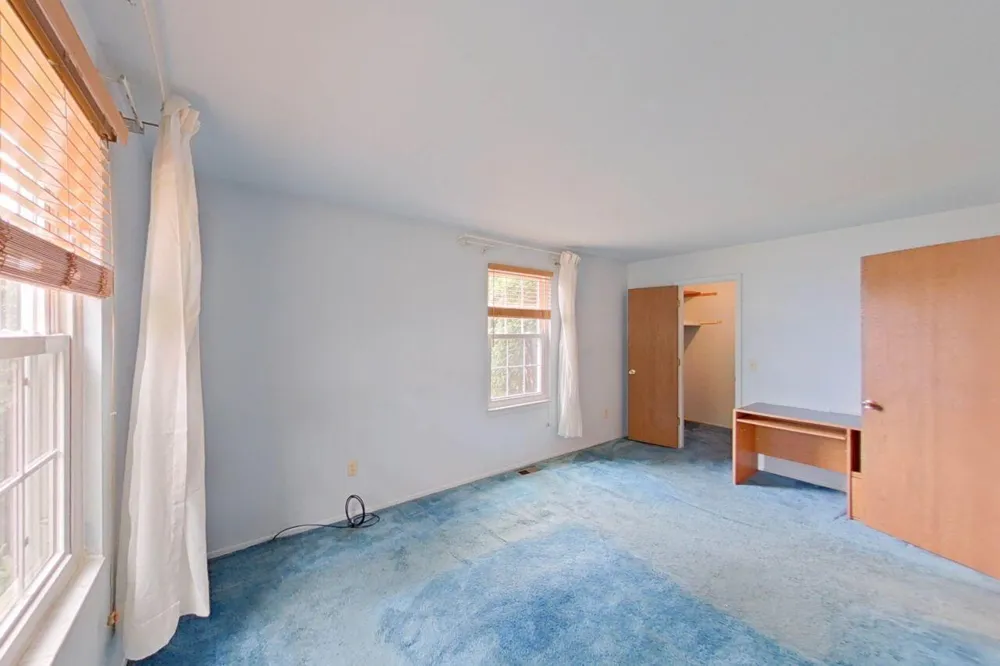 15810 Cambridge Drive Clinton, MI 48038