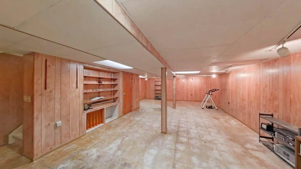 15810 Cambridge Drive Clinton, MI 48038