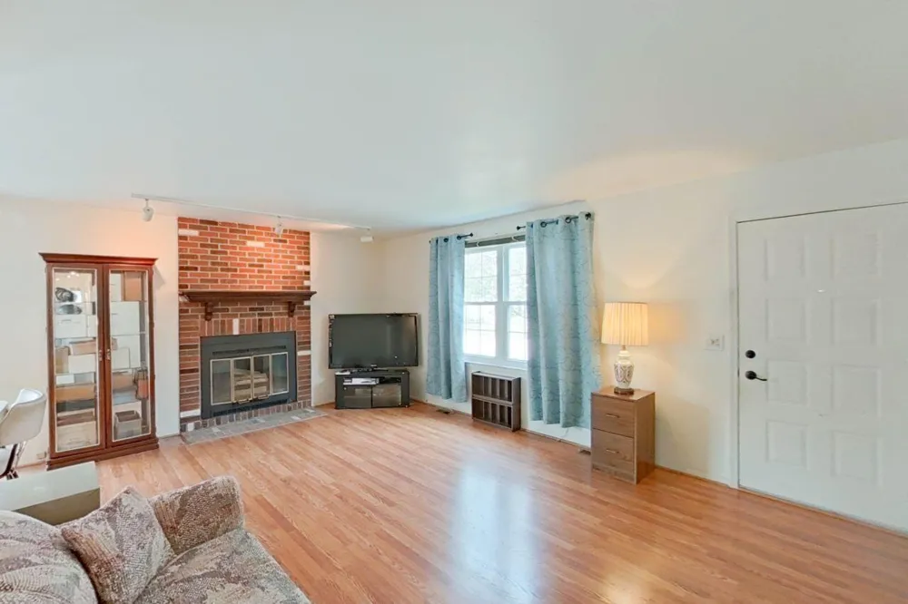 15810 Cambridge Drive Clinton, MI 48038