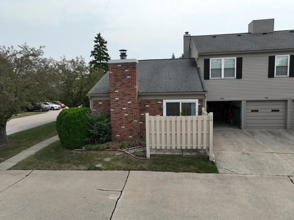 15810 Cambridge Drive Clinton, MI 48038