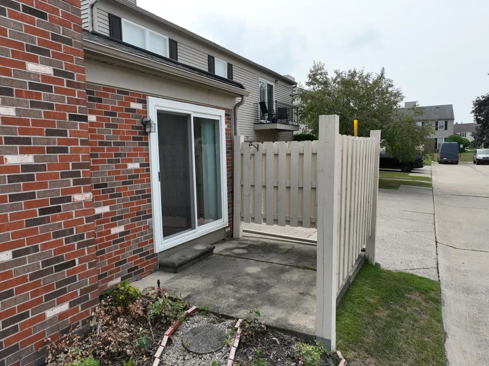 15810 Cambridge Drive Clinton, MI 48038