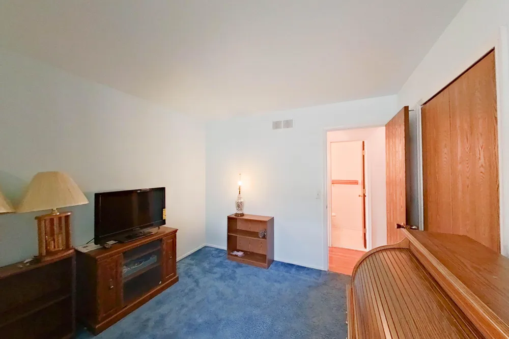 15810 Cambridge Drive Clinton, MI 48038