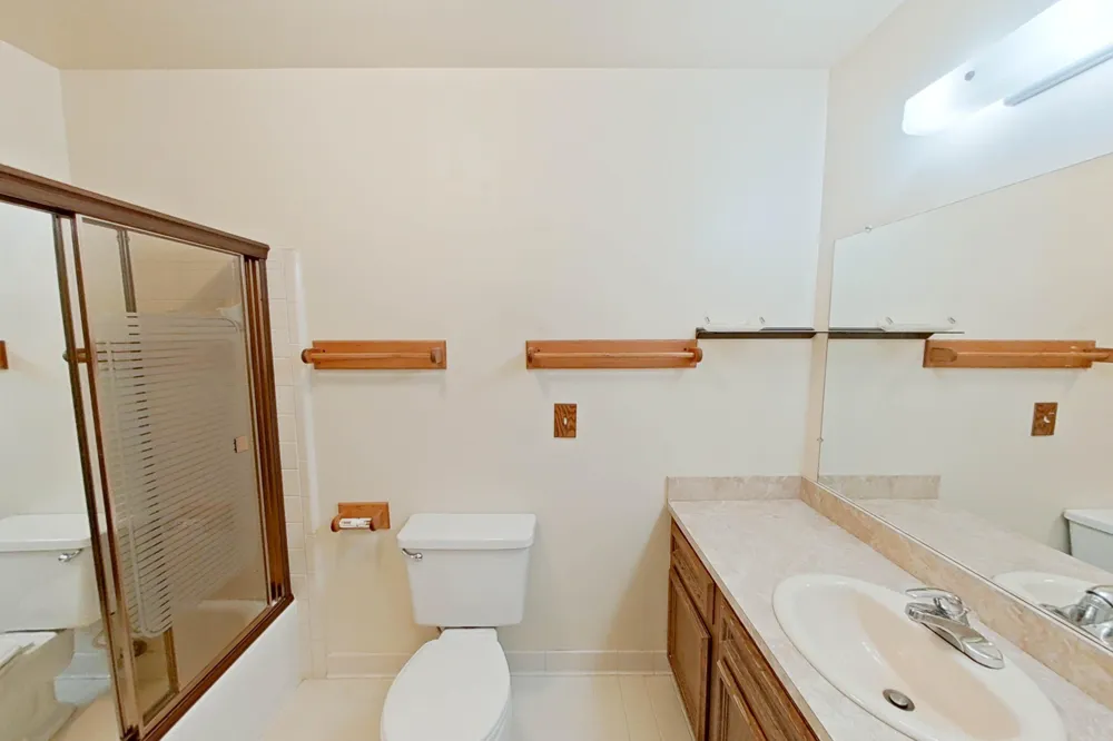 15810 Cambridge Drive Clinton, MI 48038