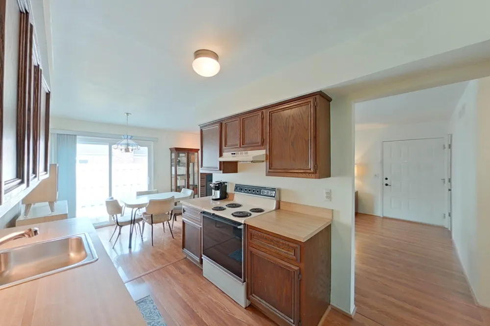 15810 Cambridge Drive Clinton, MI 48038