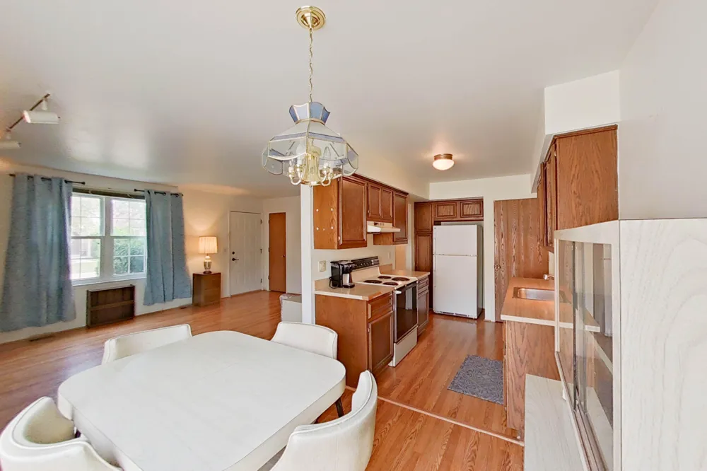 15810 Cambridge Drive Clinton, MI 48038