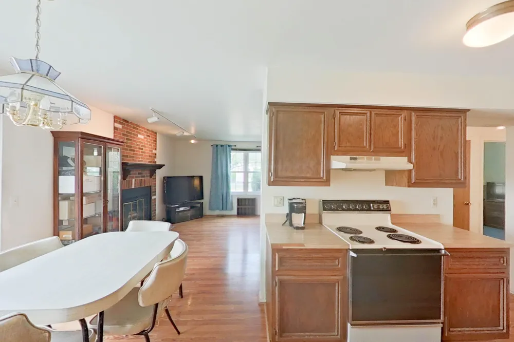 15810 Cambridge Drive Clinton, MI 48038