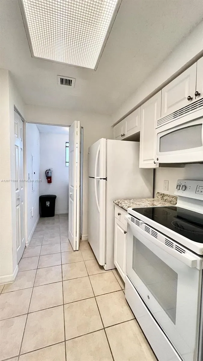 3021 Alcazar Pl #101 Palm Beach Gardens, FL 33410