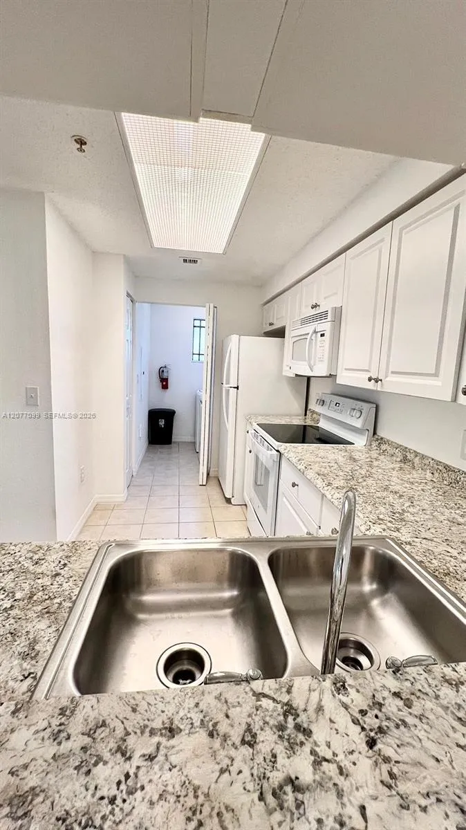 3021 Alcazar Pl #101 Palm Beach Gardens, FL 33410