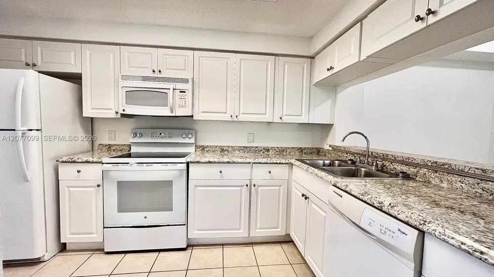 3021 Alcazar Pl #101 Palm Beach Gardens, FL 33410