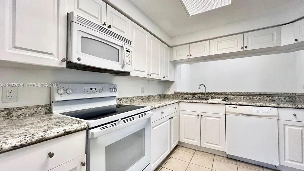 3021 Alcazar Pl #101 Palm Beach Gardens, FL 33410
