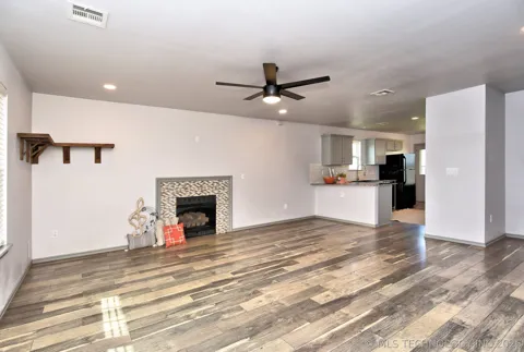 212 DP Newman Circle