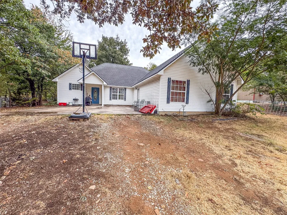 70 W Hutson Street Eufaula, OK 74432