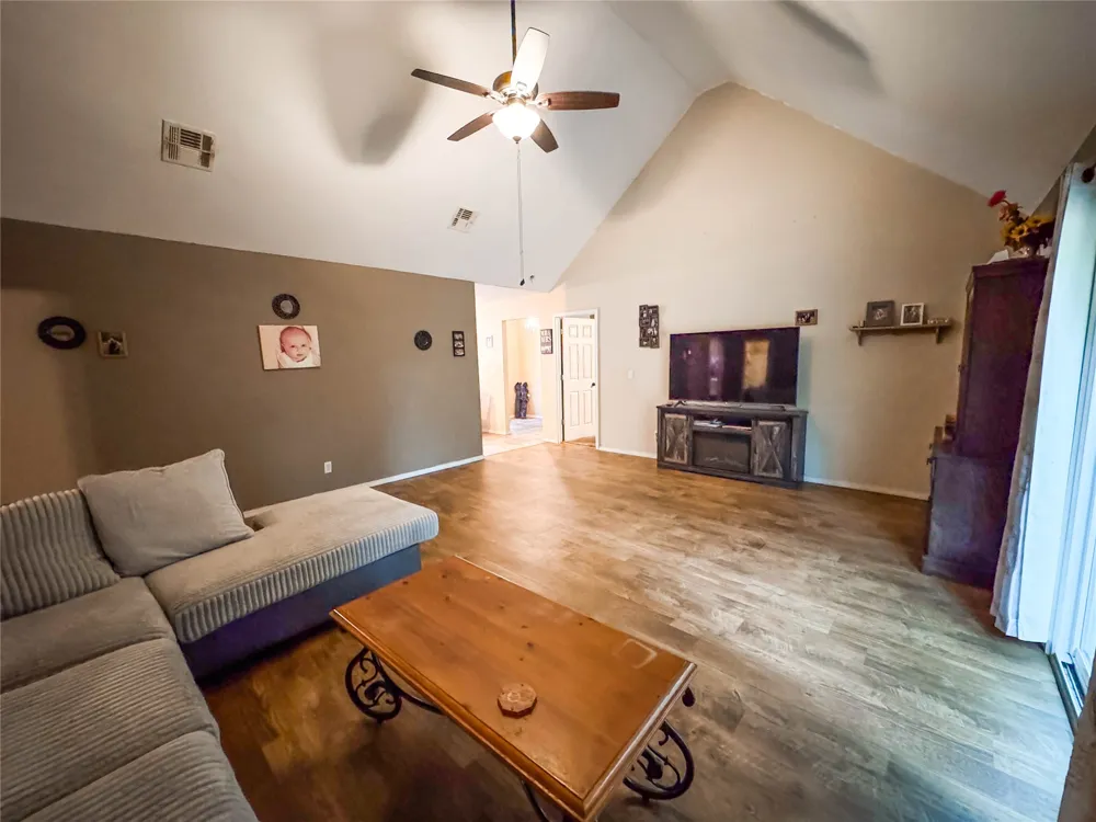 70 W Hutson Street Eufaula, OK 74432