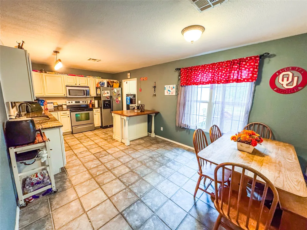 70 W Hutson Street Eufaula, OK 74432
