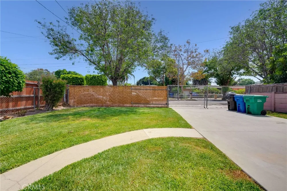 282 E Cummings Long Beach, CA 90805