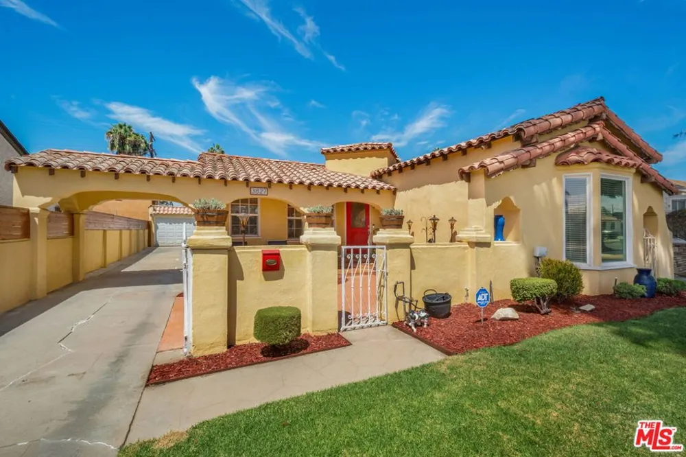 3827 Olmsted Avenue Los Angeles, CA 90008
