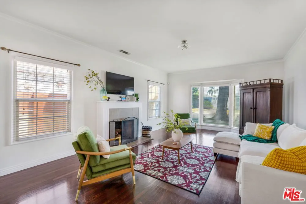 3827 Olmsted Avenue Los Angeles, CA 90008