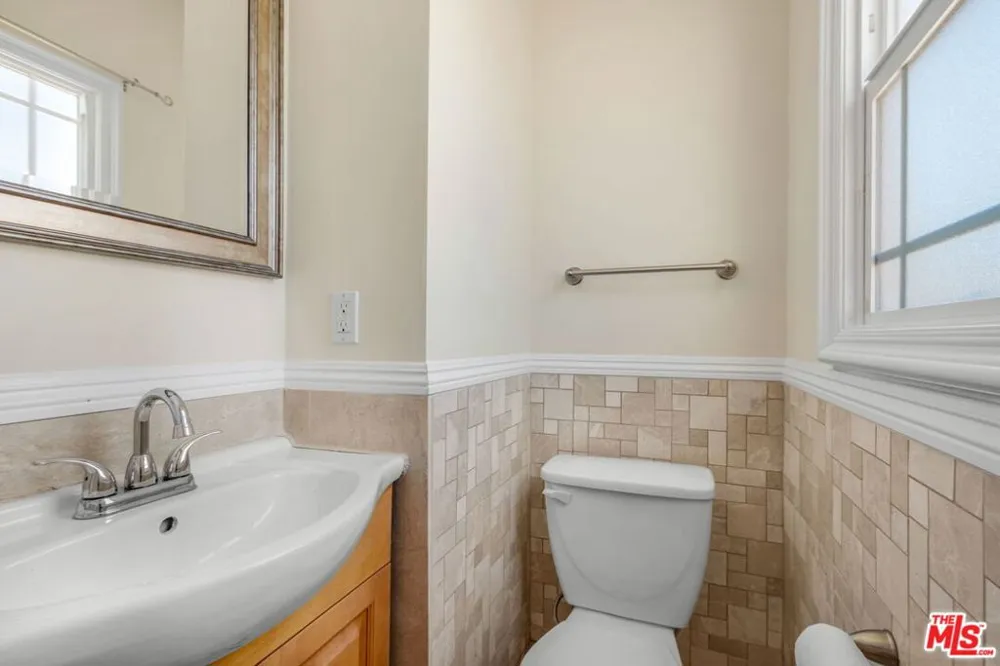 3827 Olmsted Avenue Los Angeles, CA 90008