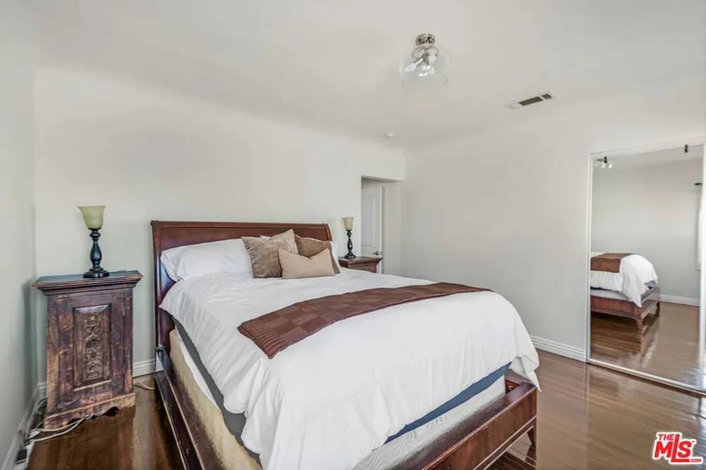 3827 Olmsted Avenue Los Angeles, CA 90008
