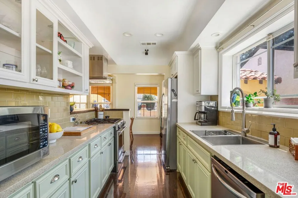 3827 Olmsted Avenue Los Angeles, CA 90008