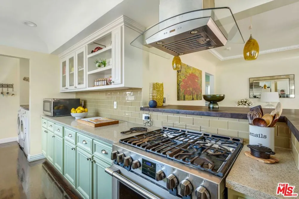 3827 Olmsted Avenue Los Angeles, CA 90008