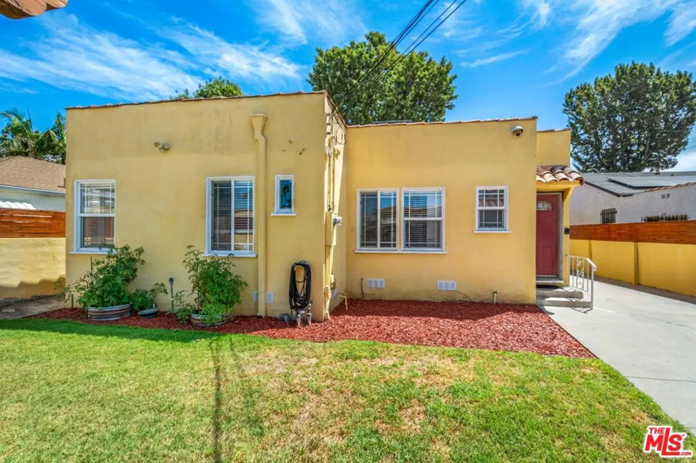 3827 Olmsted Avenue Los Angeles, CA 90008
