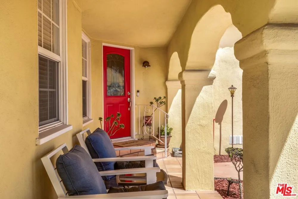 3827 Olmsted Avenue Los Angeles, CA 90008