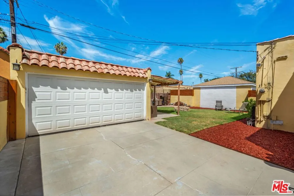 3827 Olmsted Avenue Los Angeles, CA 90008