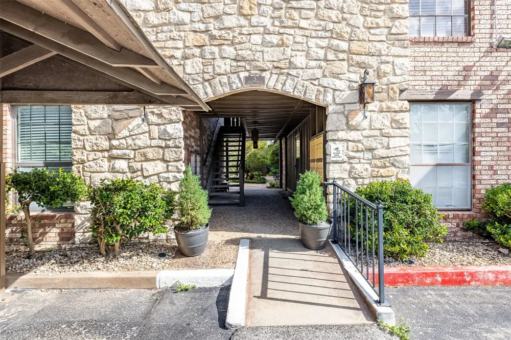 3 Woodward Boulevard #204 Tulsa, OK 74114