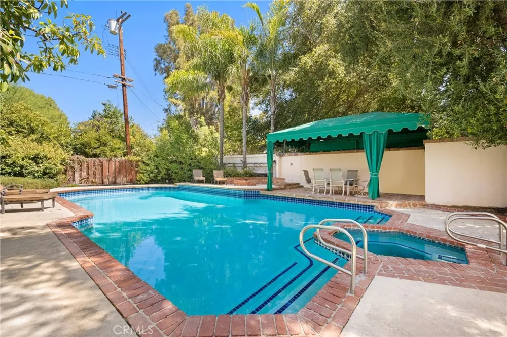5220 Collier Place Woodland Hills, CA 91356
