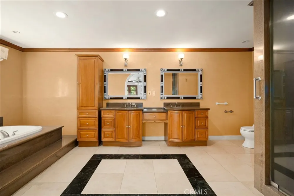 5220 Collier Place Woodland Hills, CA 91356
