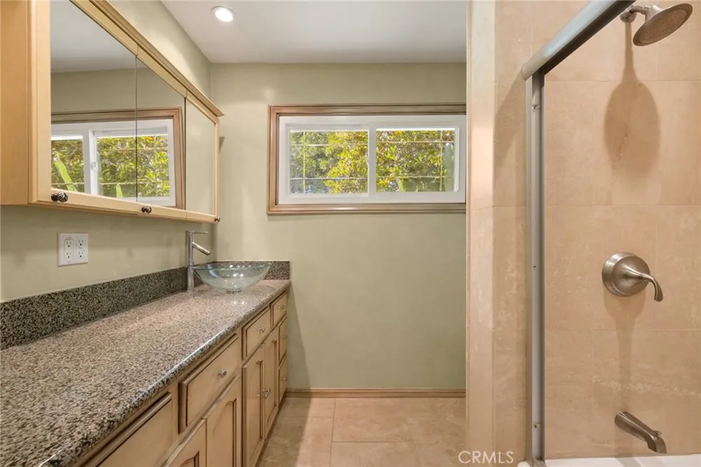 5220 Collier Place Woodland Hills, CA 91356