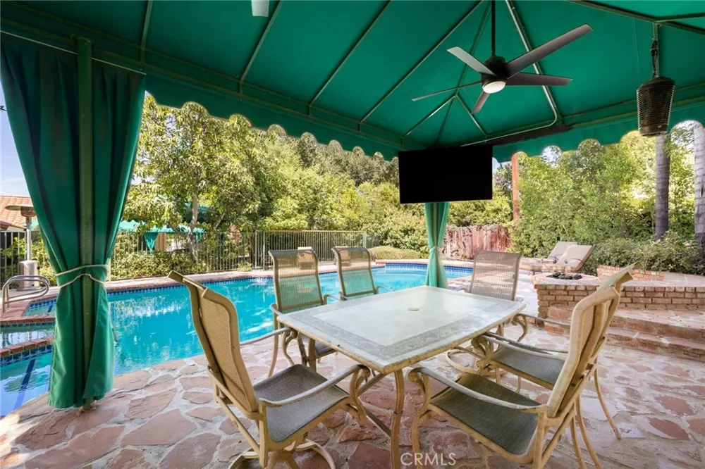 5220 Collier Place Woodland Hills, CA 91356