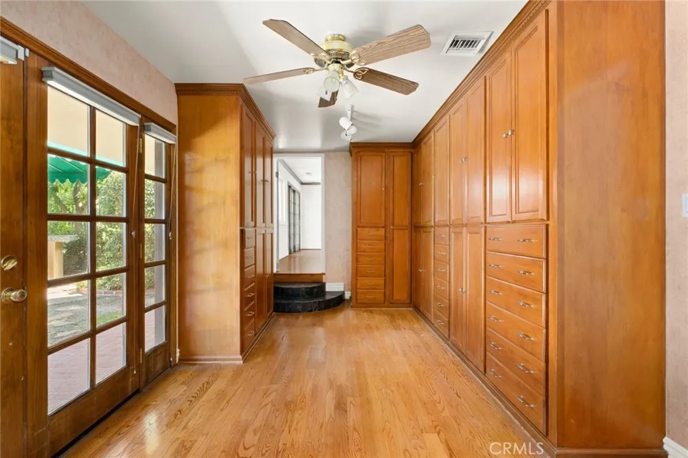 5220 Collier Place Woodland Hills, CA 91356