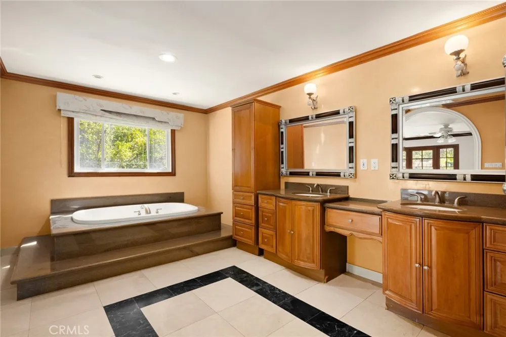 5220 Collier Place Woodland Hills, CA 91356