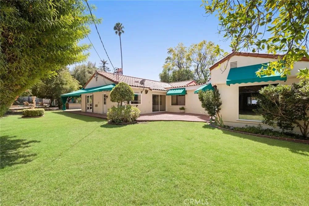 5220 Collier Place Woodland Hills, CA 91356