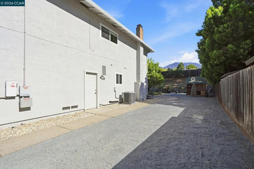 717 Bloching Cir Clayton, CA 94517