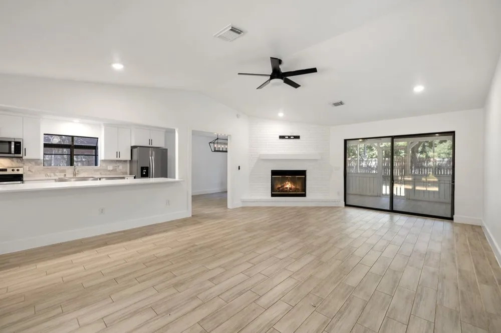 336 Columbine Street Meadowlakes, TX 78654